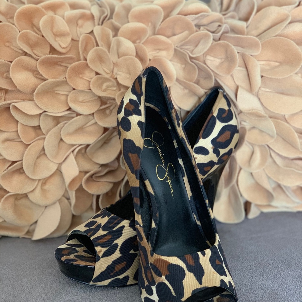 Heels - Picture 2 of 2